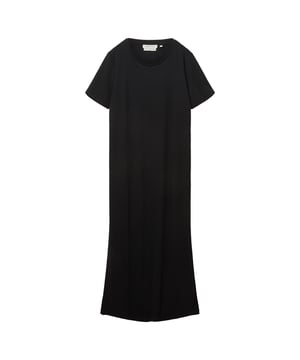 Deze gebreide herentrui valt op door het aantrekkelijke slubpatroon, dat hem een speciale textuur en een stijlvolle look geeft. De normale pasvorm biedt een klassiek silhouet dat op verschillende manieren gecombineerd kan worden. De ronde halslijn en geribde manchetten en zoom zorgen voor een optimale pasvorm en extra comfort. Gemaakt van hoogwaardige materialen garandeert deze trui een hoog draagcomfort en een aangenaam gevoel op de huid. Perfect voor frisse dagen, houdt je lekker warm en ziet er tegelijkertijd elegant uit. Het tijdloze ontwerp maakt het een ideale metgezel voor dagelijks gebruik en speciale gelegenheden. Of je hem nu draagt met jeans of chino's, deze gebreide trui is veelzijdig en een aanvulling op elke garderobe. Een must-have voor modebewuste mannen die waarde hechten aan kwaliteit en stijl. Met deze trui ben je altijd comfortabel en stijlvol gekleed. Een tijdloze basic die in geen enkele garderobe mag ontbreken.