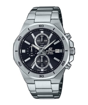 Diese Casio Edifice Chronograph Uhr für Männer ist das perfekte Zeitmessgerät zum Tragen oder Verschenken. Das silberne, 44 mm große Gehäuse in Kombination mit dem bequemen Armband aus silbernem Edelstahl sorgt dafür, dass Sie dieses atemberaubende Zeitmessgerät ohne Kompromisse genießen können. Betrieben von einem hochwertigen Quarzwerk und bis zu 10 Bar wasserdicht, wird Ihre Uhr zuverlässig weiterlaufen. Diese klassische Uhr mit Zahlen auf der Lünette ist ein ideales Geschenk für Neujahr, Geburtstage, Valentinstag und viele weitere Anlässe. Diese Chronograph-Uhr verfügt über eine Kalenderfunktion: Datum, Stoppuhr und leuchtende Zeiger. Hochwertiges Armband aus silbernem Edelstahl mit einer Länge von 21 cm, einer Breite von 23 mm und einer Faltverschluss mit Druckknopf. Gehäusedurchmesser: 44 mm, Gehäusehöhe: 10 mm und Gehäusefarbe: Silber, Ziffernblattfarbe: Schwarz.