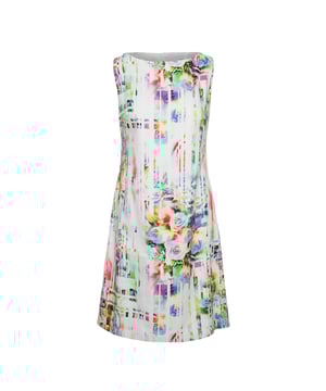 Strahlen Sie Glück aus in diesem hellen und luftigen Kleid mit Blumenprint von Conquista. Das ungewöhnliche abstrakte Design sorgt dafür, dass Sie sich von der Masse abheben. In einer schmeichelhaften A-Linie mit tailliertem Oberteil gefertigt, wird dieses auffällige Stück zu Ihrem Lieblingskleid für warme, laue Tage. Das Kleid ist ärmellos und hat einen Bootsausschnitt. Es wird im Rücken mit einem verdeckten Reißverschluss geschlossen. Es ist gefüttert.  Das abgebildete Model ist 176 cm groß und trägt Größe 36/S.