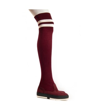 Dames hoge platformlaarzen. Comfortabele pasvorm. Gemaakt van vegan materialen. Gemaakt door andere merken voor ons merk. Ongeveer afmetingen: 3 cm platform, 58 cm hoge schacht en 7 cm brede schacht.