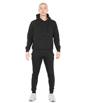 MYT Heren trainingspak met capuchon en capuchon. MYT-borduurlogo op borst en linkerbeen. Fleece met borstelrug. Met geribbelde taille, manchetten en capuchon met trekkoord. Hoodie met kangoeroezakken. Slim-fit joggingbroek met 2 zakken. Elastische taille met trekkoord.