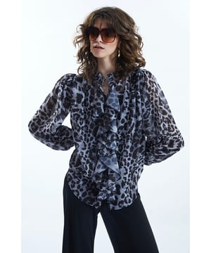 This James Lakeland chiffon shirt is a beautifully reedited design, featuring an all-over grey toned leopard print. With its dramatic ruffling at the front, and tailored bust to enhance the figure, this shirt button up to a frilled mandarin collar. The light and flowy smoke sleeves ending in frilled cuffs make this classic yet cool shirt a wardrobe staple.