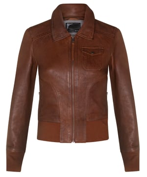 Mejora tu estilo sin esfuerzo con nuestra chaqueta universitaria MA-1 con cuello de cuero para mujer. Confeccionada en piel de napa de cordero suave y flexible, esta chaqueta ofrece un aspecto lujoso y una sensación de primera calidad. Su acabado mate ligeramente fresado añade un toque moderno a tu atuendo. Estas son las características de diseño clave que hacen de esta chaqueta una incorporación imprescindible a tu guardarropa: Piel de napa de cordero suave y flexible: disfruta de la sensación suntuosa y la apariencia lujosa de la piel de napa de cordero, lo que garantiza comodidad y estilo. Cuello puntiagudo: el cuello puntiagudo agrega un elemento de sofisticación a tu atuendo, lo que lo hace adecuado para varias ocasiones. Múltiples bolsillos: con dos bolsillos exteriores en la cintura y un bolsillo de parche con solapa en el pecho, tendrás muchas opciones de almacenamiento para tus elementos esenciales. Puños y dobladillo elásticos: los puños y el dobladillo elásticos brindan un ajuste ceñido y cómodo, lo que te permite moverte con facilidad. Opciones de color versátiles: elige entre cuatro colores versátiles para encontrar el que se adapte perfectamente a tu estilo personal, lo que la convierte en una incorporación versátil a tu guardarropa. Completa con cremalleras YKK confiables, la chaqueta universitaria MA-1 con cuello de cuero para mujer combina durabilidad y funcionalidad, lo que garantiza que se convierta en un elemento básico elegante y práctico en tu colección de moda.