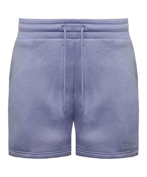 Nicce Ersa Women's Lavender Jog Shorts - una mezcla armoniosa de comodidad, estilo y funcionalidad activa, diseñada para elevar tu vestuario casual con un toque de elegancia relajada.

Características principales:

 1. Sereno tono lavanda:  El tono lavanda del Nicce Ersa Jog Shorts emana una sensación de calma y feminidad. Este delicado color añade un toque de suavidad a tu atuendo, permitiéndote adoptar un look relajado pero elegante.

 2. Diseño Jog Short sin esfuerzo:  Estos pantalones cortos presentan un diseño inspirado en los joggers que combina sin esfuerzo moda y funcionalidad. El corte relajado y la cintura ajustable con cordón proporcionan una comodidad óptima, por lo que son ideales para descansar o realizar actividades físicas ligeras.

 3. Tejido de primera calidad:  Confeccionados con materiales de alta calidad, estos pantalones cortos ofrecen un tacto cómodo y suave sobre la piel. El tejido proporciona transpirabilidad y suavidad, para que puedas moverte libremente sin renunciar al estilo.

 4. 4. Bolsillos prácticos:  El Nicce Ersa Lavender Jog Shorts está diseñado pensando en la practicidad. Los bolsillos laterales ofrecen un práctico espacio para guardar pequeños objetos, como las llaves o el teléfono, añadiendo una capa extra de funcionalidad.

 5. Sutil detalle de marca:  El logotipo de Nicce, discretamente colocado en los pantalones cortos, añade un toque de autenticidad y estilo. Refleja tu aprecio por la artesanía de calidad y la sensibilidad por la moda contemporánea.

 6. Estilo versátil:  El color lavanda abre varias posibilidades de estilo. Combina estos pantalones cortos de jogging con una camiseta informal o una camiseta de tirantes para un look relajado de día, o añade un jersey corto para un conjunto de moda sin esfuerzo.

 7. Cuidado sin esfuerzo:  Los pantalones cortos Nicce Ersa Women's Lavender Jog Shorts están diseñados para un cuidado fácil, lo que le permite disfrutar de su comodidad y estilo sin la preocupación de un alto mantenimiento.