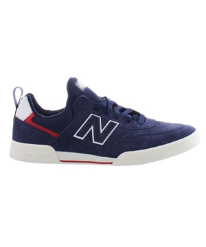 Los fanáticos del NM288 original tienen algo nuevo que amar con nuestro Sport NM288 Numérico New Balance. Estos zapatos de patineta modernizados incluyen nuevas características como una entresuela C-Cap Cap para absorción de impacto y construcción de botines para un soporte cómodo cuando está patinando. Además, la costura de borde enrollado protege la integridad del zapato para el desgaste duradero. El superior presenta gamuza y malla para darle a Streetwear una ventaja elegante.