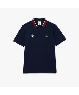 Roland Garros Sport Edition Umpire Polo Shirt Geribbelde polokraag Comfortabele ontspannen pasvorm met rechte mouwen Roland Garros-logo op de borst Co-branded Lacoste x Roland Garros-logo Geborduurde krokodil op de borst