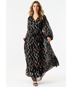 Dieses Maxikleid mit Metallic-Print und langen Ärmeln ist ein Must-have für modebewusste Frauen. Das elegante Design und der Metallic-Print verleihen jedem Outfit einen Hauch von Glamour. Die vollen Ärmel bieten sowohl Bedeckung als auch Stil, was es perfekt für jede Gelegenheit macht.Maße - Länge ca. 154 cm