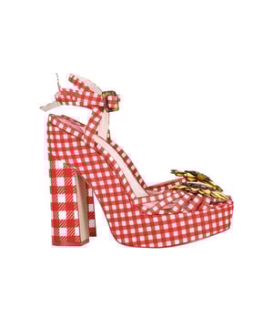 VINTAGE, RRP AS NEW
Finished with a tortoiseshell buckle and a fabulous applique sunflower on the front strap for full vintage vibes, it will give you all the summer feels in a picnic-ready red gingham check with 130mm heel. Style them with monochrome separates to highlight the playful print.
Sophia Webster Doris Leather-Trim Gingham Platform Sandals in Red Cotton
Condition: very good
Color: red print
Material: Cotton
Size: EU41
Sign of wear: light wear on soles
SKU: 239524