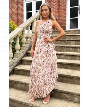 Our Cream Printed One Shoulder Pleated Midi Dress is the perfect
occasion dress. Featuring a one shoulder top, all-over pleated fabric,
body lining and a side zip. Team with some strappy heels and a clutch
for an effortless yet stunning look.

Model wears: UK 8/ EU 36/ US 4
Model's height: 165cm/ 5'5"
Approx length from centre back to hem: 130 cm
Fabric composition: 100% Polyester
Colour: CREAM

*print position may vary*
