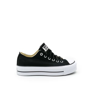 Specificaties: Platformsneaker van canvas met logopatch op de tong Bovenwerk: lichtgewicht, duurzaam canvas Vetersluiting: Platte veter Type buitenzool: Dubbellaagse rubberen buitenzool voor extra hoogte.