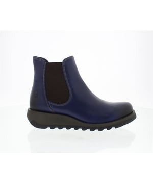 Las botas Chelsea de piel Salv195 para mujer de Fly London de la línea Sminx ofrecen un diseño elegante y práctico para el día a día. Con un estilo sin cordones, estas botas están confeccionadas con parte superior de piel de primera calidad, forro de microfibra y una cómoda plantilla de microfibra. La duradera suela de goma TR garantiza un soporte duradero, mientras que el tacón de cuña de 3,5 cm añade la altura justa para una elevación sutil. Perfectas para combinar con conjuntos informales o semiformales, estas botas Chelsea combinan comodidad y estilo atemporal. Parte superior: piel, forro: microfibra, plantilla: microfibra, suela: goma TR, altura del tacón: 3,5 cm, estilo sin cordones.