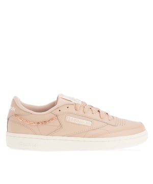 Womens Reebok Classics Club C 85 Shoes in pink.- Soft leather upper.- Low-cut design.- Comfortable moulded sockliner. - Archive logo and windowbox. - Lightweight EVA midsole cushioning.- Synthetic sole.- Ref.: 100074236