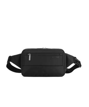 Unisex-Gürteltasche mit Reißverschluss. eine Innentasche mit Reißverschluss und zwei offene Innentaschen. Eine Vorderseite mit Reißverschluss und eine Rückseite mit Reißverschluss-Außentaschen. verstellbarer Schultergurt aus Stoff. fehlender Griff. Innenfächer. GürteltascheUnisex-Außenmaterial, innen mit Polyester gefüttert. Maße: 26x5x16 cm. Modeprodukt