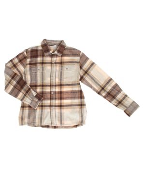 This cotton flannel shirt is the perfect garment to keep your child warm and comfortable on cooler days.

 Made from soft cotton, it offers a warm and cozy feel to the touch, ideal for everyday use.

 Its earth-toned plaid design provides a timeless style that easily adapts to any occasion.

 The chest pockets feature button closures, providing a practical and stylish detail, ideal for storing small items or simply adding a functional touch. The button front closure and long sleeves with buttoned cuffs ensure a comfortable fit and easy to put on. Whether for a day of outdoor adventures or for a casual occasion, this shirt offers the perfect balance between style and comfort.
 Composition: 100% Cotton
 Care:
- Machine wash warm on delicate cycle.
 - Use non-chlorine bleach when necessary.
 - Iron at medium temperature.
 - Do not dry clean.