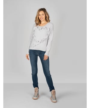Aansluitend model (slim fit)
Hoge tailleband
Taps toelopende pijpen
Met rits en gemarkeerde knoopsluiting
Drie zakken voor, twee achterzakken
Klassiek gedragen
Gaten in de knieholte
Doorgestikt met roestkleurig garen
Gemaakt van hoogwaardig denim