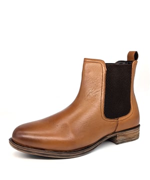 Offering a classic Chelsea Boot sihouette, the Dr Keller Kiara Leather Chelsea Boots deliver on both style and comfort. Crafted from soft leather uppers with elasticated side panels and a rear pull tab for an easy to wear, everyday boot.