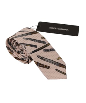 <ul>
  <li>Impresionante pajarita de Dolce & Gabbana</li>
  <li>100% seda</li>
  <li>Correa para el cuello de longitud ajustable</li>
  <li>Talla unica para todos</li>
  <li>Color blanco clasico</li>
  <li>Fabricado en Italia</li>
  <li>Ancho: 6cm</li>
</ul>