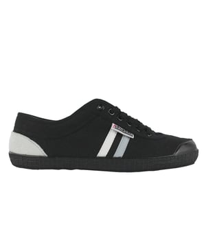 Nuestra zapatilla de lona retro combina comodidad y moda en un solo zapato. Esta zapatilla retro utiliza ideas de los años 90 y crea un universo retro, allí con sus múltiples combinaciones de colores alegra tu estilo diario. Detalles del producto: Cordones regulables para un ajuste adecuado. Disponible en numerosos colores para adaptarse a sus preferencias. Unisex. Zapato ligero. El zapato de cordones de corte bajo permite la rotación y la flexibilidad. Parte superior: lona y ante de vaca. Suela: RB. Si estás entre dos tallas, te recomendamos que elijas la más grande. Se recomienda no lavar el zapato.