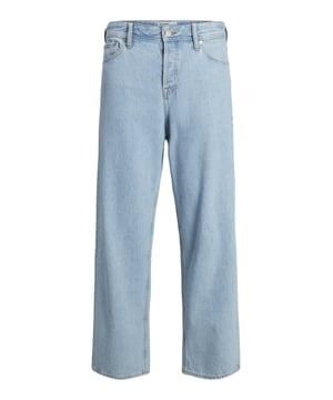 Ervaar ultiem comfort en casual stijl met deze jeans voor heren. De baggy pasvorm en wijde pijpen bieden maximale bewegingsvrijheid en een ontspannen look. De hoge tailleband zorgt voor een comfortabele pasvorm en een eigentijdse look. De klassieke 5-pocketstijl, inclusief achterzakken, muntzakje en steekzakken, geeft je genoeg ruimte voor je essentials. Met de riemlussen kun je je persoonlijke stijl benadrukken met een bijpassende riem. Een label patch maakt het ontwerp af en geeft de jeans een persoonlijke touch. Perfect voor mannen die waarde hechten aan stijl en functionaliteit, zowel voor dagelijks gebruik als voor speciale gelegenheden.