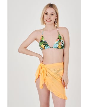 Herita Kurzer Pareo
-------------------------------------------------------------------
Das ist der Herita Short Pareo, der ultimative Strandbegleiter, der Stil und Funktionalität in einem vielseitigen Teil vereint. Dieser mit viel Liebe zum Detail gefertigte Pareo verleiht traditioneller Strandmode eine moderne Note. Die kurze Länge bietet Bewegungsfreiheit, während das hochwertige Material für ein komfortables und schickes Strandvergnügen sorgt. Ob beim Faulenzen am Pool oder bei einem Spaziergang an der Küste, der Herita Short Pareo ist das perfekte Accessoire, um Ihre Strandkleidung zu ergänzen.
-------------------------------------------------------------------
Artikel Punkte:

* Müheloser Stil: Der Herita Short Pareo verleiht Ihrem Strand-Look mühelos einen Hauch von Eleganz mit seinem vielseitigen Design, das verschiedene Bademode-Stile ergänzt.
* Bewegungsfreiheit: Die kurze Länge des Pareos ermöglicht Bewegungsfreiheit und ist somit perfekt für Strandspaziergänge oder ein Bad im Wasser.
* Premium-Qualität: Der Pareo ist aus hochwertigem Stoff gefertigt und fühlt sich weich und angenehm auf der Haut an - für ein luxuriöses Strandvergnügen.
* Einfach zu tragen: Wickeln, binden oder drapieren Sie den Pareo für eine sofortige Verwandlung Ihres Strandensembles.
* Schicker Strandpartner: Der Herita Short Pareo ist ein unverzichtbares Accessoire, das Ihre Urlaubsgarderobe um einen Hauch von Raffinesse bereichert.
-------------------------------------------------------------------
Qualität und Verwendung:
* Erleben Sie die erstklassige Qualität und die vielseitigen Einsatzmöglichkeiten des Herita Short Pareo, der entwickelt wurde, um Ihr Strandvergnügen mit Stil zu bereichern.
-------------------------------------------------------------------
Design:
* Das zeitgemäße Design des Pareos verbindet Mode und Strandbekleidung und macht ihn zu einem unverzichtbaren Teil für Ihren nächsten Urlaub.
-------------------------------------------------------------------
Waschmethoden:

* Schonend waschen: Waschen Sie den Pareo schonend in kaltem Wasser, um die Qualität des Stoffes zu erhalten.
* Lufttrocknen: Lassen Sie den Pareo an der Luft trocknen, damit Textur und Farben erhalten bleiben.
* Praktisch verpackbar: Der kurze Pareo von Herita bietet sowohl Stil als auch Bequemlichkeit und ist somit eine unverzichtbare Ergänzung Ihrer Strandgarderobe.
-------------------------------------------------------------------
Mit dem kurzen Pareo von Herita können Sie selbstbewusst und stilvoll an den Strand gehen. Mit diesem vielseitigen Accessoire können Sie Ihren Strandlook mühelos aufwerten und gleichzeitig den Komfort und die hochwertige Qualität genießen. Egal, ob Sie ein Sonnenbad nehmen oder die Küste erkunden, dieser Pareo wird Ihr Stranderlebnis mit Stil und Anmut bereichern.