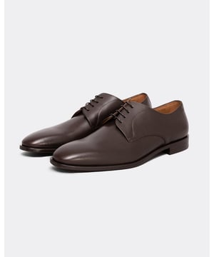 Lace-up Derby shoes with leather lining by BOSS.
LacesFully linedSole: LeatherPackaging: Box
100% Calfskin, Sole: 65% Leather, 35% compressed wood fibres, Upper material: 100% Calfskin, Innersole: 100% Calfskin
 
50499740
 