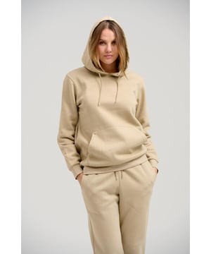 Der bequeme und stylische Hoodie hier ist von TeeShoppen. Mit einem Hoodie in Ihrem Kleiderschrank haben Sie immer einen Pullover parat, sei es für einen Tag zu Hause oder für Ihren Alltagslook. Dieses Hemd ist in Khaki gehalten. Wenn Ihr Stil mit der Zeit etwas langweilig geworden ist und Sie einen Farbtupfer gebrauchen können, könnte der Basic Hoodie Sweat - Dark Beige die richtige Wahl sein.

Welche Größe hat das Hemd? Das Hemd kann in den Größen ausgewählt werden: XS, S, M, L, und XL. Die Größen sind für Frauen angepasst.

Über TeeShoppen: Preis und Qualität müssen nicht immer dasselbe sein, und das wollen wir mit unseren Produkten von TeeShoppen unterstreichen. Das Ziel unseres Sortiments ist es, Ihnen die Möglichkeit zu geben, Ihre Garderobe mit einfachen und gleichzeitig modernen Kleidungsstücken zu ergänzen. Dabei gehen wir keine Kompromisse bei Qualität und Design ein. Die Kleidungsstücke sind aus luxuriösen Materialien gefertigt, die sich angenehm tragen lassen und für jeden Anlass gestylt werden können. Sie sind auf der Suche nach zeitloser Kleidung für Männer und Frauen? Dann sind Sie bei uns genau richtig. Bei TeeShoppen zahlen Sie nicht für teure Marken und Kosten, sondern nur für Qualität und Service, der uns wichtig ist. Und so wie sich die Modewelt ständig verändert, erweitern wir auch ständig unser Sortiment.