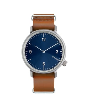 Komono KOM-W1947 - Reloj para hombre cuarzo acero inoxidable• material: acero inoxidable• cristal: minèral• pulsera: cuero• correa: plateado• resistencia al agua: 30 m (3 ATM)• tamaño de la caja: 45 mm