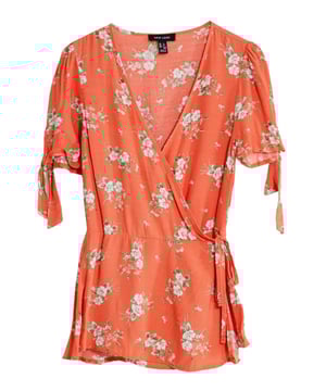 You can't go wrong with ever-so sophisticated Crossover design. Our Tie Sleeve Floral Wrap Blouse will take you from work right to the weekend day and night fun.
Fit: Regular, Sizing: As expected