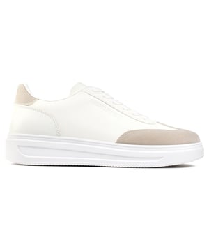 Heren witte Original Penguin mode trainers, vervaardigd met synthetische en een rubberen zool. Met: gedempte binnenzool, imitatie suède neus, reliëf branding en grip zool.