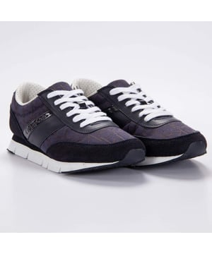 Basket Calvin Klein Juan CK Logo Jacquard Herren Schwarz Synthetik. Authentischer Stadt Schuh der Marke Calvin Klein - Streetwear/Sportswear Design von Calvin Klein - Calvin Klein für Herren, perfekt für den Alltag - Der schwarze Basket Calvin Klein lässt sich ideal mit dem Rest Ihrer Garderobe kombinieren - Bequemes Synthetikmaterial - Klassische Schnürsenkel - Juan CK Logo Jacquard - Textil