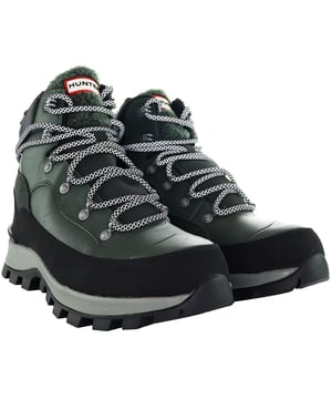 Ontdek ongeëvenaarde stijl en functionaliteit met de Hunter Explorer Men's Black Boots. Ontworpen voor de moderne avonturier, deze laarzen naadloos samenvoegen erfgoed Hunter vakmanschap met de stoere uitstraling van Explorer laarzen.

Belangrijkste kenmerken:

 Duurzame constructie:  Gemaakt met hoogwaardige materialen, zijn deze laarzen ontworpen om de eisen van exploratie en outdoor activiteiten te weerstaan.

 Explorer Stijl:   Het Explorer ontwerp heeft meestal een stevige en ondersteunende structuur, waardoor deze laarzen geschikt zijn voor verschillende terreinen en omstandigheden.

 Klassieke zwarte kleur: De tijdloze zwarte tint voegt niet alleen een vleugje verfijning toe, maar zorgt ook voor veelzijdigheid in combinatie met verschillende outfits.

 Waterbestendige eigenschappen:   Afhankelijk van het specifieke model hebben deze laarzen waterbestendige eigenschappen, die bescherming bieden in natte of regenachtige omstandigheden.

 Veilige sluiting:   Let op een veilige sluiting, zoals veters of gespen, voor een goede en verstelbare pasvorm voor comfort tijdens langdurig dragen.

 Comfortabel interieur:   De laarzen kunnen een comfortabele binnenkant hebben, inclusief gewatteerde inlegzolen of voeringen, die ondersteuning bieden om de hele dag te dragen.

 Duurzame buitenzool:   Uitgerust met een duurzame en stevige buitenzool bieden deze laarzen uitstekende tractie op verschillende oppervlakken, waardoor ze ideaal zijn voor verkenning buitenshuis.

 Hunter-logo:   Kijk uit naar het iconische Hunter logo of branding, een symbool van de toewijding van het merk aan kwaliteit en stijl.

Ga vol vertrouwen op je volgende avontuur in de Hunter Explorer Herenlaarzen Zwart â€" waar stijl en duurzaamheid elkaar ontmoeten voor de moderne ontdekkingsreiziger.
