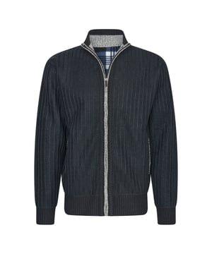 Cappuccino Italia Bounded Jacket voor heren. De Bounded Jacket is gemaakt van 100% polyester en heeft een normale pasvorm.  Merk: Cappuccino ItaliaModelnaam: Bounded JacketCategorie: heren vestMaterialen: polyesterKleur: navy blauw