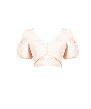 El corte ajustado resalta la silueta, dándole un aspecto elegante y femenino, perfecto tanto para una reunión importante como para una fiesta elegante.

El escote en V expone delicadamente el cuello y los clavículas, añadiendo un encanto sutil al conjunto y siendo un perfecto fondo para tus collares o colgantes favoritos.

Las mangas abullonadas no son solo un acento de moda, sino que también aseguran libertad de movimiento y añaden un toque de carácter romántico a cualquier atuendo.

En el frente, el fruncido decorativo es un detalle único que atrae la mirada y añade originalidad, al mismo tiempo que oculta cualquier imperfección de la figura.

Hecho de tela de alta calidad, asegura comodidad al usarlo todo el día, y su durabilidad significa que se verá como nuevo incluso después de muchos lavados.