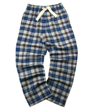 100% Cotton Traditional woven check design lounge pant pyjama trouser. Elastic waist and side pockets. Soft cosy brushed feel.
Relax in ultimate comfort with our Unisex Cotton Lounge Pants, designed for both style and ease. Made from 100% breathable cotton, these lounge pants offer a relaxed fit perfect for unwinding at home, running errands, or casual outings. The soft, cotton fabric feels gentle against the skin, while the adjustable drawstring waistband ensures a customisable fit for all-day comfort. With practical side pockets and a versatile design, these pants are perfect for both men and women.

Whether you're looking for everyday loungewear, cozy sleepwear, or a go-to pair for weekend relaxation, these unisex cotton lounge pants are a wardrobe essential.