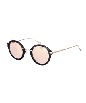 Gafas de sol Kypers con montura de metal.
Color Dorado
Forma redonda.
Lentes de color Dorado
Patillas de metal con el nombre de la marca grabado.
100% Protección UV. 
Cristales antirreflejo.
Incluye una funda de tela de protección.

Medidas:  Alto lente: 50 mm. Ancho lente: 48 mm. Puente: 27 mm. Patillas: 135 mm.

Limpieza y manutención:
-Limpiar las gafas con agua y jabón (neutro).
- No utilice paños sucios o abrasivos, que puedan alterar las características de los filtros.
- Utilice solo accesorios y repuestos originales.