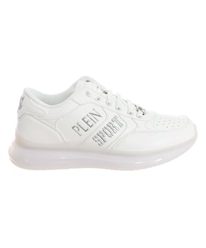Sportschuhe von Plein Sport.
 Mittelhohe Sportschuhe, ideal für den Alltag.
 Bequemes und atmungsaktives Material.
 Eingraviertes Markenlogo auf der Rückseite.
 Abzeichen auf der Zunge.
 Markenname an der Seite.
 Mit Schnürsenkeln verstellbar.
 Nähte in Ton gehalten.
 Zusammensetzung: Außenseite: Synthetik; Innen: Textil+Leder; Sohle: Synthetik
 Pflege:
Mit einem feuchten Tuch reinigen.