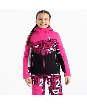Juniors Dare 2b Humour II Ski Jacket in pink black.- Grown on hood with elastication.- 2 x lower zip pockets.- Internal mesh stow pocket.- Adjustable cuffs.- Reflective details for enhanced visibility.- Complete ski features (incl ski pass pocket and fixed snowskirt).- Recycled high warmth padding.- Taped seams for complete waterproof protection.- Durable water repellent finish.- Recycled polyester lining with scrim back panel for extra warmth.- 100% Recycled Polyester.- Ref: DKP401PNB