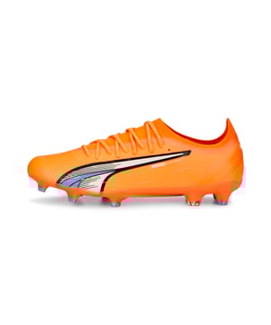 PRODUKTGESCHICHTE: ULTRA - Nicht einmal du wusstest, dass du so schnell sein kannst. Verwandle Sekunden in Rekorde mit dem ULTRA ULTIMATE Fußballschuh.Leichter bedeutet schneller, und das ULTRAWEAVE Obermaterial lässt jedes Gramm und jede Sekunde zählen. Das SPEEDPLATE Obermaterial mit doppelter Dichte ist von PUMAs Lauftradition inspiriert (schnell), besteht aus hochleistungsfähigem PEBA-Material (leicht) und ist für Stabilität und Vortrieb bei direkter Geschwindigkeit optimiert (angenehm). Ultraleicht. Ultra-schnell. ULTRA-ULTRA. EIGENSCHAFTEN & VORTEILE : Recycelter Inhalt: Das Obermaterial dieses Schuhs besteht zu mindestens 20 % aus recycelten Materialien und ist damit ein Schritt in eine bessere Zukunft.DETAILS : Minimales Gewicht für maximale Geschwindigkeit mit dem leistungsstarken ULTRAWEAVE-Obermaterial; Die SPEEDPLATE-Außensohle mit doppelter Dichte sorgt für Traktion und Vortrieb auf höchstem Niveau; PWRPRINT auf dem Obermaterial für Stabilität auf Mikroebene und PWRTAPE an der Ferse für leichten Halt; Leichte, herausnehmbare Einlegesohle mit NanoGrip-Technologie verhindert das Verrutschen des Fußes im Schuh; FG/AG: Außensohle für festen Boden/Kunstboden.