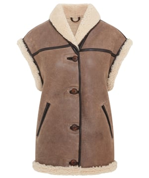Añade una elegancia atemporal a tu vestuario de invierno con este chaleco de piel de oveja de borrego para mujer, una combinación armoniosa de sofisticación y comodidad. Con un lujoso color marrón tostado, forro de piel de oveja afelpada y detalles de ribetes de cuero. Perfecto para usar en capas, combina una calidez excepcional con un encanto atemporal. • Piel de oveja de borrego de doble cara de primera calidad • Forro de piel de oveja afelpada para una comodidad superior • Cierre con botones para un aspecto clásico • Detalles de ribetes de cuero para una mayor elegancia • 2 bolsillos laterales para mayor comodidad • Cuello versátil, se puede llevar hacia arriba o hacia abajo para darle estilo y calidez