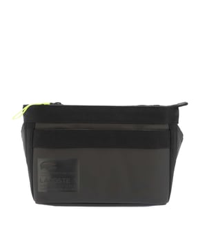 Outdoor vibe for streetwear inspired bags Practical casual reporter bag Adjustable Strap Strap Length : 140 cm Printed glossy signature EXT : 1 flat pocket INT : 1 flat pocket DiMen'sion : L 22 5 x H 16 5 x W 7 5 cm Water repellent material. Material: 95% PVC, 5% Polyester. Ref: NH4035OUK68.
