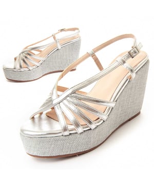 Damen-Espadrilles-Wedgesandale. Gepolsterte Innensohle aus Naturleder. Bequeme Passform. Rutschfeste Sohle. Verstärkte Nähte. Hergestellt von anderen Marken für unsere Marke. Ungefähr Maße: 12 cm Keil und 3 cm Plattform.