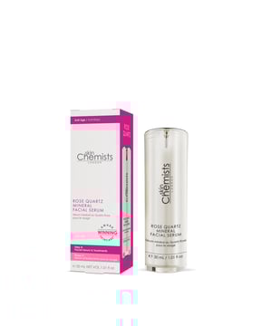 - Fórmula de belleza limpia con cuarzo rosa y polvo de diamante
- Hidrata y rellena la piel con ingredientes naturales
- Mejora la textura de la piel para un aspecto satinado y luminoso

skinChemists Rose Quartz Mineral Facial Serum es una fórmula de belleza limpia que combina el poder del cuarzo rosa y el polvo de diamante para iluminar y suavizar la piel. Enriquecido con ingredientes naturales como el extracto de fruta de granada y la proteína de trigo hidrolizada, este sérum hidrata y rellena la piel a la vez que favorece un cutis sano y calmado. Experimente los beneficios de este lujoso sérum que mejora la textura de su piel y le proporciona un aspecto luminoso y glaseado.