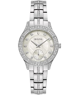Dit Bulova Dames horloge beschikt over een Quartz binnenwerk. De kast (30 mm mm) is vervaardigd uit RVS (Zilverkleurig) en heeft een Mineraalglas. De band is Zilverkleurig RVS. Dit horloge uit de Bulova Phantom Crystal reeks is een mooi en tijdloos geschenk. Verras jezelf of iemand anders met dit cadeau. Bovendien geniet u hierbij van 2 jaar garantie tegen alle fabricagefouten.