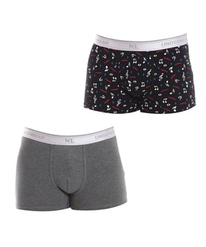 Pack-2 Boxers Kisses&Love.
Cinturilla de goma elástica con el nombre de la marca bordado.
Tejido transpirable.
Frontal anatómico con capacidad de sujetar sin apretar.
Costuras vistas a tono.
 Composición: 95% Algodón, 5% Elastano
 Cuidados:
Lavar a temperatura máxima 30º.
Secar a temperatura baja.
No usar lejía.
No planchar.
No lavar en seco.