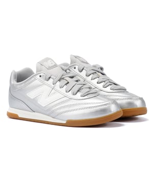 Low-top leather sneakers featuring the iconic N logo and a padded foam tongue for added comfort. Finished with a durable rubber sole for excellent traction.