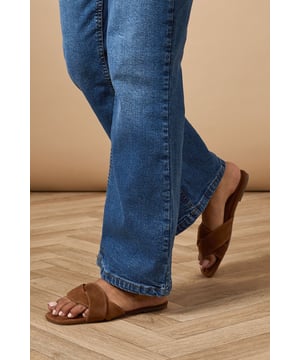 Luxurious suede leather construction
        Elegant twist detail on the upper
        Comfortable flat heel (0-2cm)
        Versatile slip-on mule design
        Open-toe silhouette for a breezy feel
    
    Step into effortless chic with the Fleeta Suede Twist Flat Mules from Oasis. These sophisticated sandals blend comfort and style, making them a versatile addition to your wardrobe. The twisted suede upper adds a touch of intrigue, while the flat heel ensures all-day wearability. Perfect for casual outings, pair these mules with cropped jeans and a crisp white shirt for a polished daytime look. Alternatively, style them with a flowing maxi dress for a relaxed garden party ensemble. The neutral hue allows for endless styling possibilities, complementing both bold prints and understated solids. Whether you're running errands or meeting friends for brunch, these mules offer a refined finish to any outfit, embodying the feminine and pretty aesthetic that Oasis is known for.