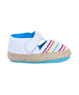 Soepele babyschoentjes.
 Bandsluiting op de wreef met klittenbandsluiting aan de zijkant.
 Zachte textiel binnenkant.
 Espartozool.
 Naden in toon zichtbaar.
 Samenstelling: Buitenkant: Textiel; Binnenkant: Textiel; Zool: Textiel
 Onderhoud:
Reinigen met een natte doek.