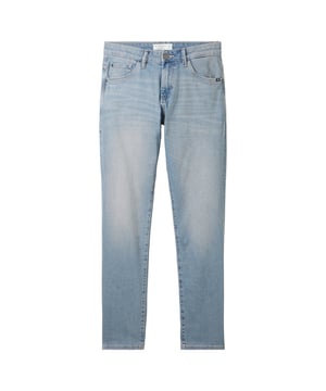 Die Tom Tailor Herren Slim Fit Jeans verkörpert zeitgemäßen Stil und höchsten Tragekomfort. Mit ihrem schmalen Schnitt und dem Slim Fit Design bietet sie eine moderne Passform, die deinen Look perfekt ergänzt. Der Reißverschluss mit Knopfverschluss und die Gürtelschlaufen sorgen für eine sichere und individuelle Anpassung. Der 5-Pocket-Style bietet zusätzlichen Stauraum und Funktionalität für Ihre Essentials. Die leichte Waschung verleiht dieser Jeans eine lässige Note und macht sie zum perfekten Begleiter für verschiedene Anlässe. Hergestellt aus hochwertigen Materialien bietet sie einen hervorragenden Tragekomfort, den du den ganzen Tag über genießen wirst. Egal, ob im Büro oder in der Freizeit, die Tom Tailor Herren Slim Fit Jeans ist die perfekte Wahl für Männer, die Wert auf Stil und Qualität legen. Erlebe den Luxus und die Qualität von Tom Tailor und hol dir noch heute deine neue Lieblings-Jeans für einen modernen und dennoch zeitlosen Look.