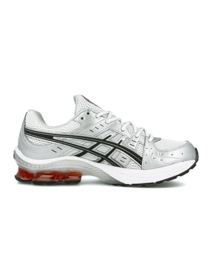 Lanzado por primera vez en 2005, el ASICS Gel-Kinsei regresa a la línea ASICS este agosto. Un estilo técnico que mostró lo mejor en la innovación de ASICS. El Gel-Kinsei regresa a la escena en un momento más relevante que nunca. Con los gustos actuales para el calzado de rendimiento superior que se basa en el 'cotidiano', el gel-kinsei se asegurará de que su rotación sea actualizada.