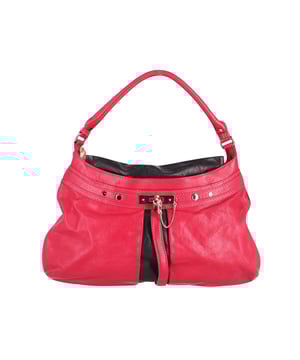 VINTAGE, UVP WIE NEU  
Diese Tasche im Hobo-Stil aus genarbtem Leder von Marc by Marc Jacobs kann durch das Öffnen des Reißverschlusses in eine Tote umgewandelt werden. Vordertasche und Innenfächer.  
Marc Jacobs Lock it Up Camille Handtasche aus dunkelrosa Leder  
Farbe: rosa  
Material: Leder  
Zustand: ausgezeichnet  
Gebrauchsspuren: keine  
SKU: 188175  
Größe: Einheitsgröße